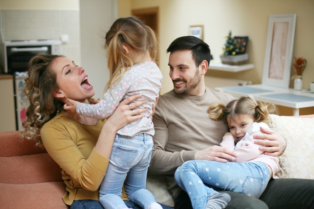 Czy alimenty obciążają rodziców po równo
